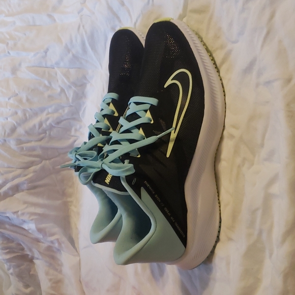 Nike Shoes - Nike Quest 3 Women's Running Shoes size 8